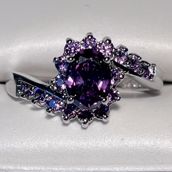 925 Sterling Silver Oval Amethyst Ring – Vintage-Inspired Design 🎉 HP 🎉 925 Sterling Silver Oval Cut Amethyst Ring
